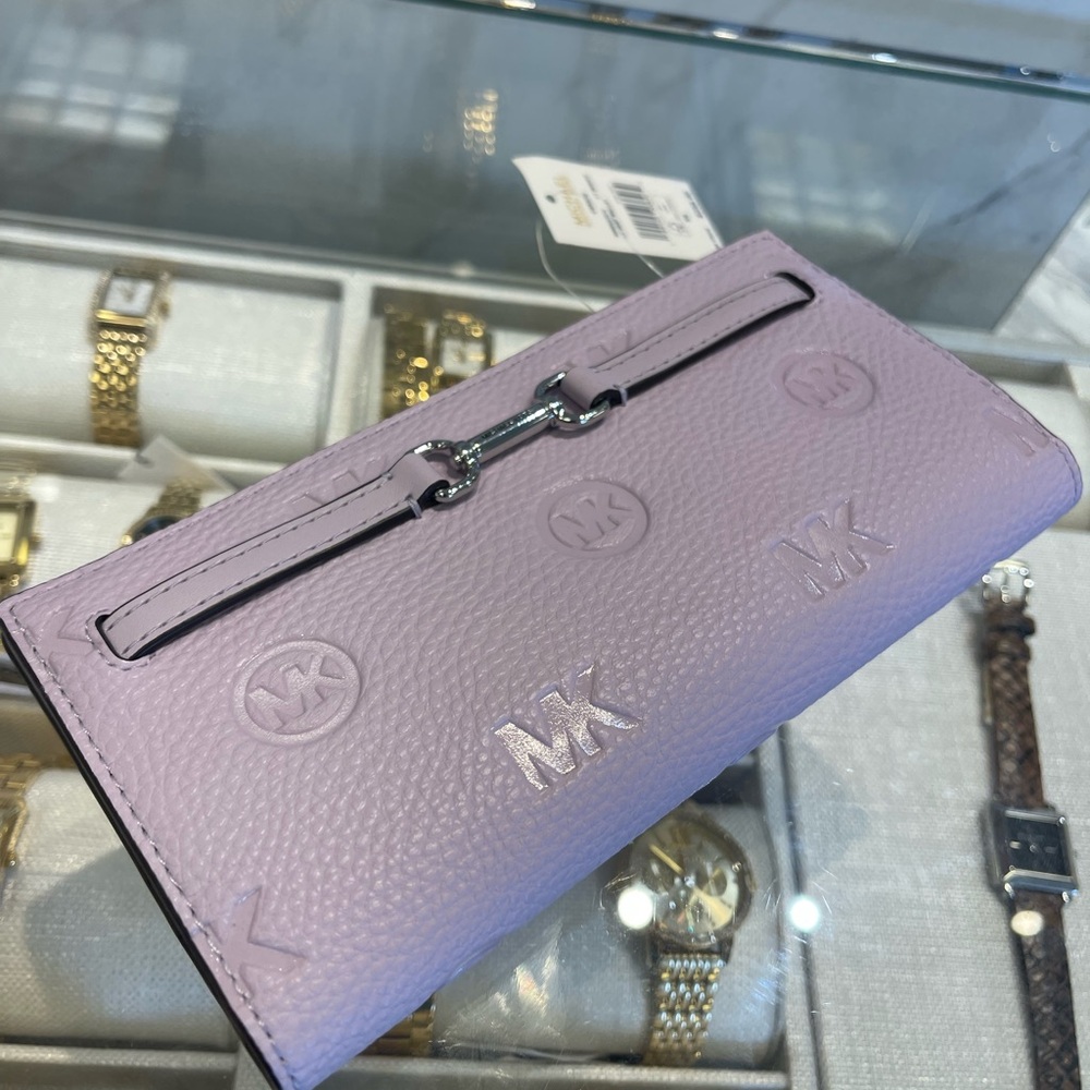 MICHAEL KORS Carson Large Logo Debossed Snap Wallet
Light Quartz
NWT - Picture 9 of 16